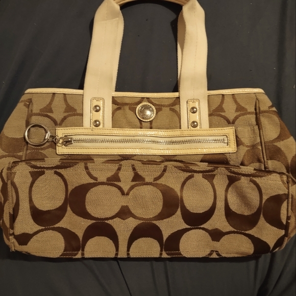 Coach Tote Vintage like new condition no tears or scuff marks lining in excellen - Picture 1 of 4